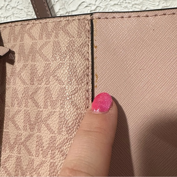 Michael Kors “Gilly” Large Drawstring Travel Tote in “Ballet” - Picture 4 of 11